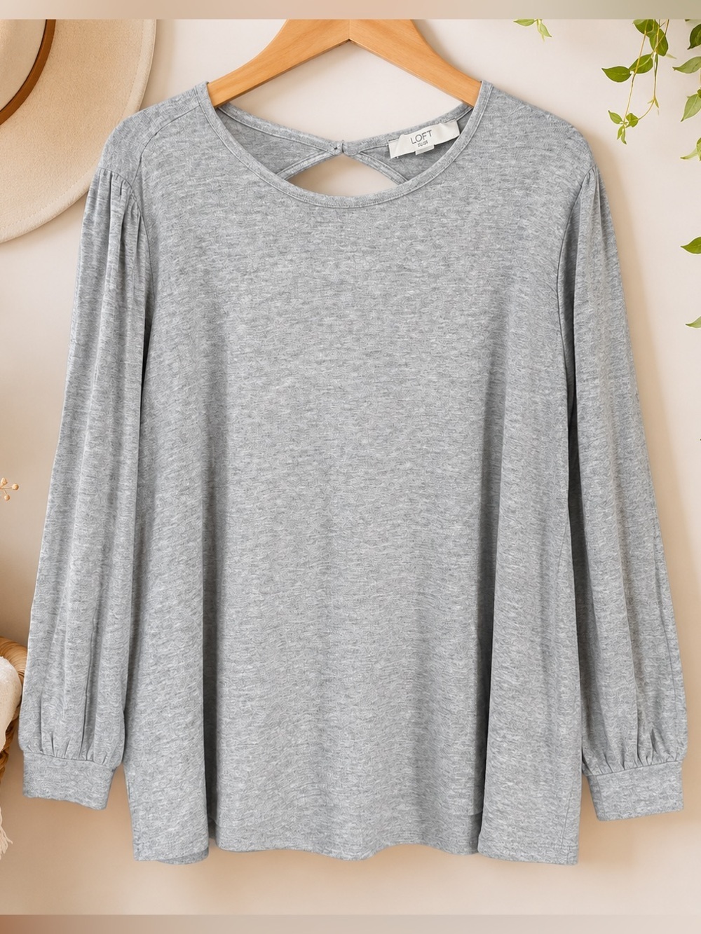 Loft Women's Gray lightweight sweater